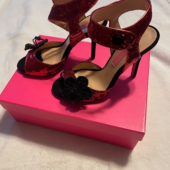 Red/Black Sequin Betsey Johnson Heels - Picture 3 of 3